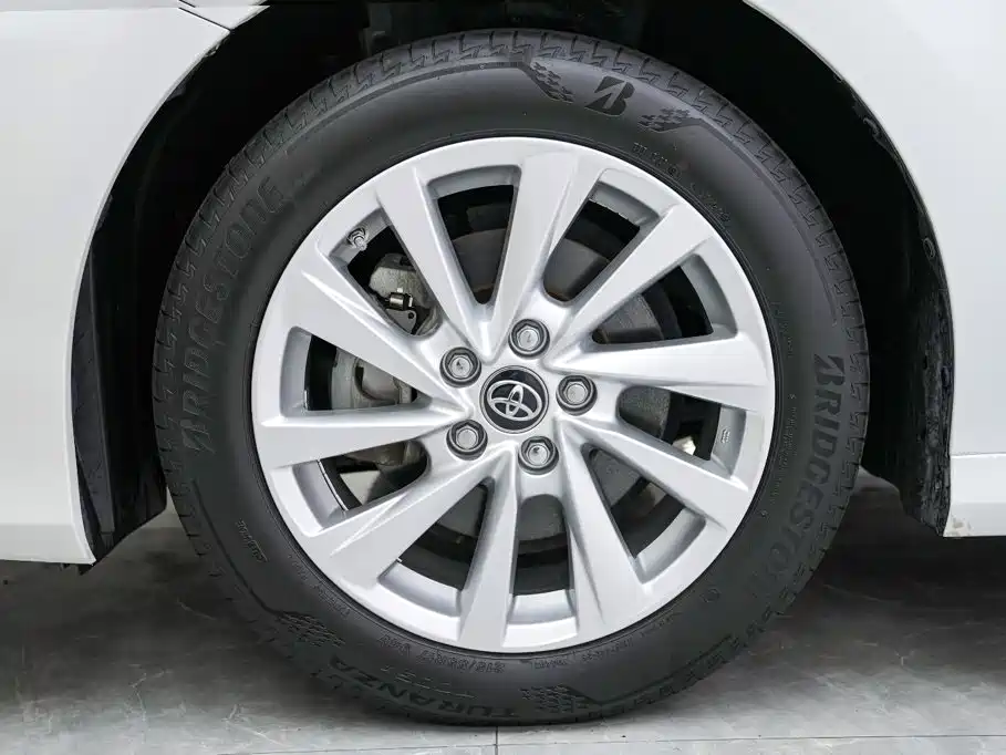 Toyota Camry — миниатюра 5