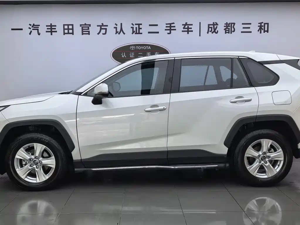 Toyota RAV4 2024 2.0L CVT