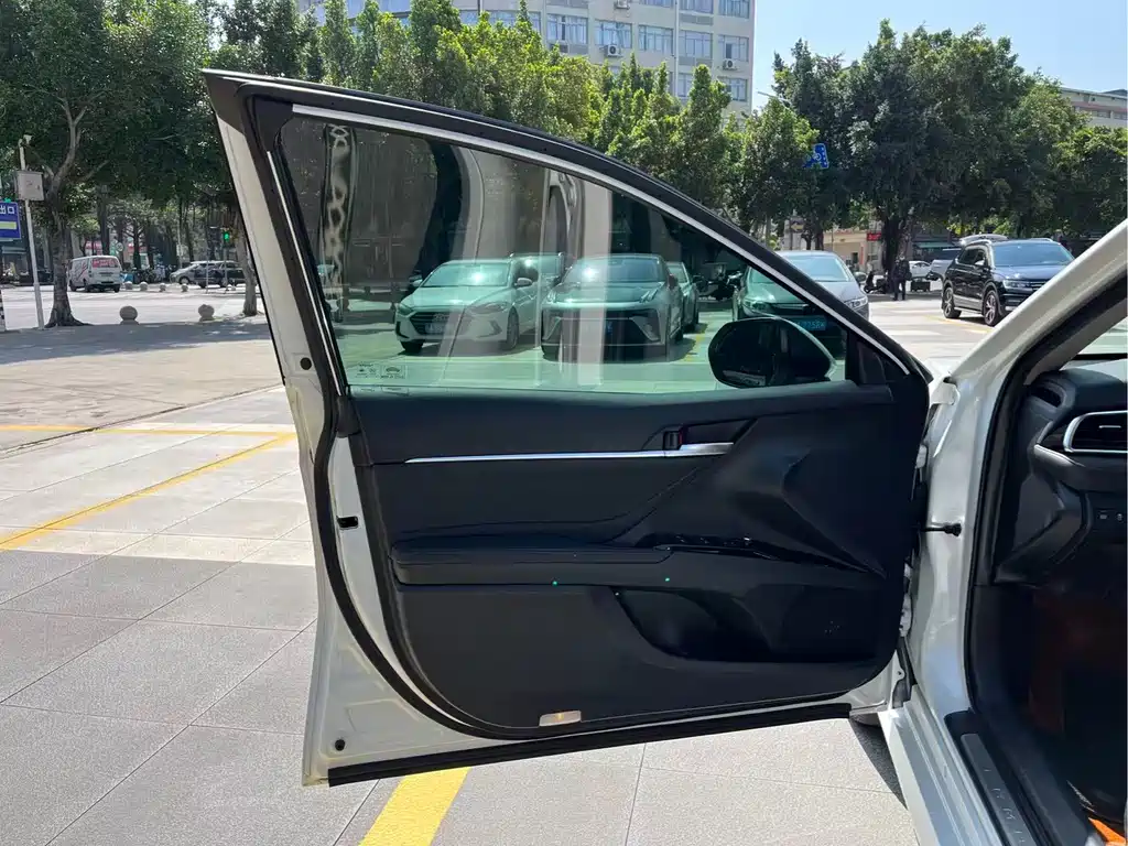 Toyota Camry 2019 2.5G Luxury VI