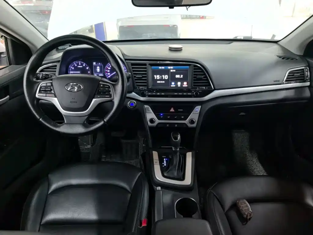 Hyundai Elantra — миниатюра 10