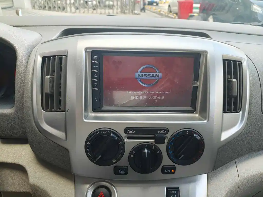 Nissan NV200 — миниатюра 9