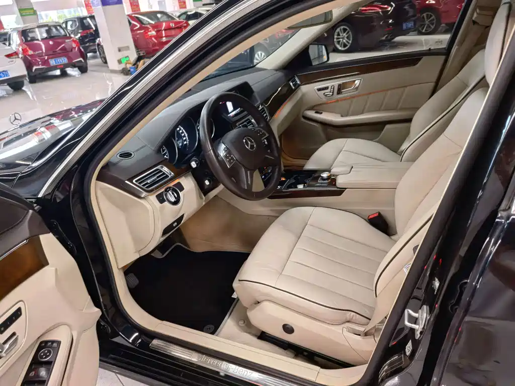 Mercedes-Benz E-Class — миниатюра 7