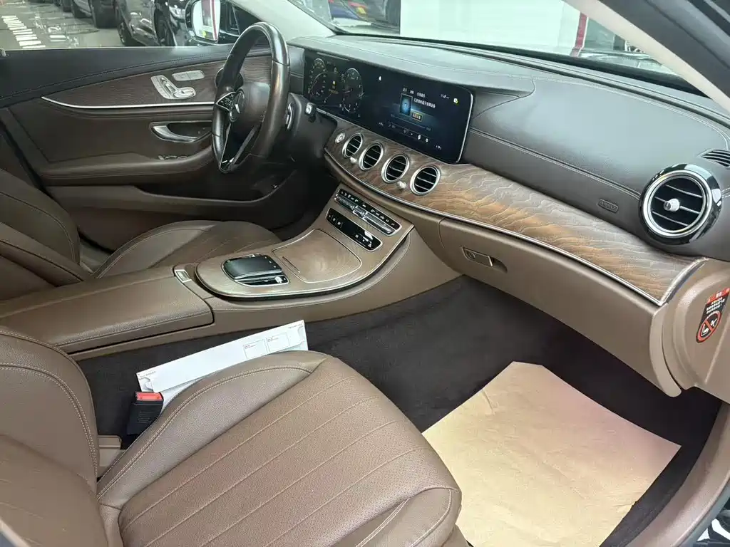 Mercedes-Benz E-Class — миниатюра 7
