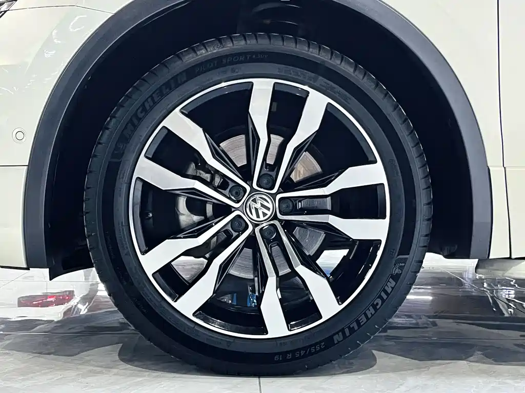 Volkswagen Tiguan L — миниатюра 7