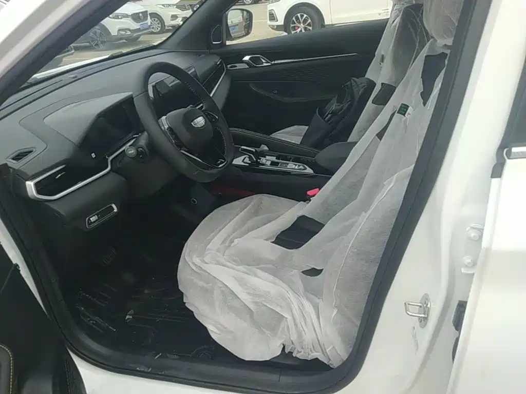 Geely Binyue — миниатюра 15