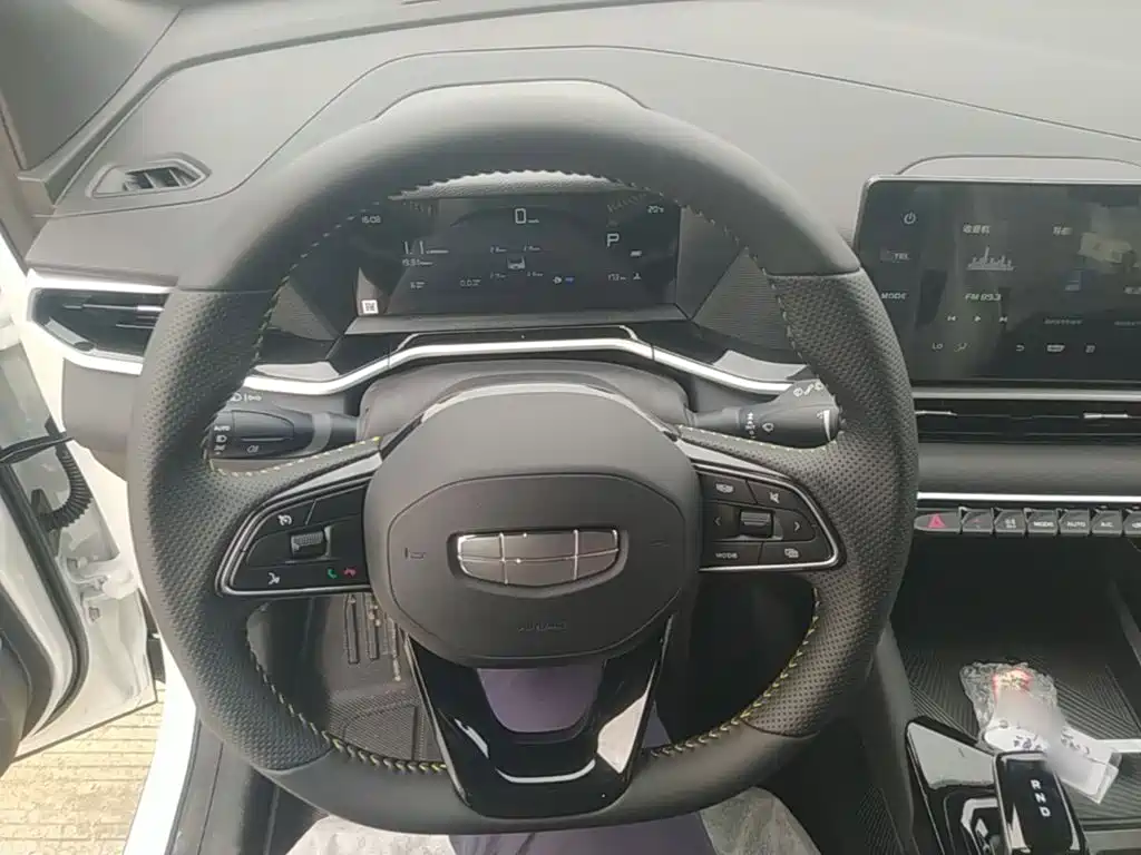 Geely Binyue — миниатюра 11