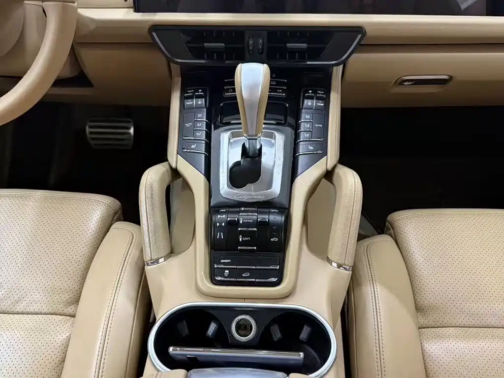 Porsche Cayenne — миниатюра 22