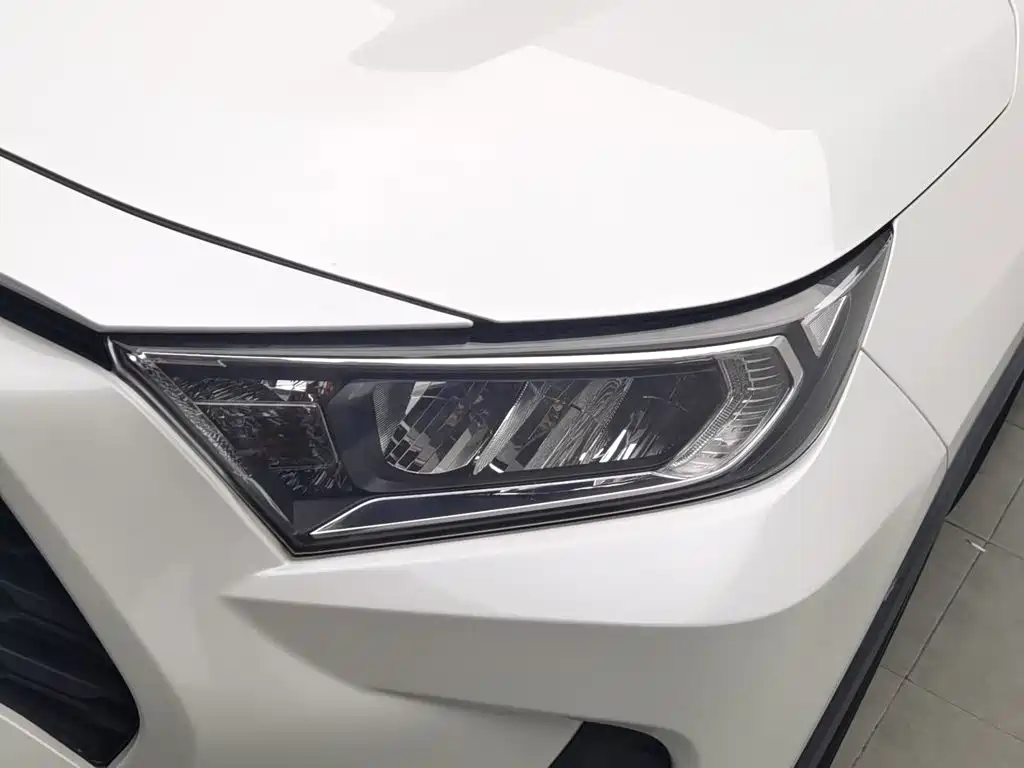 Toyota RAV4 — миниатюра 7