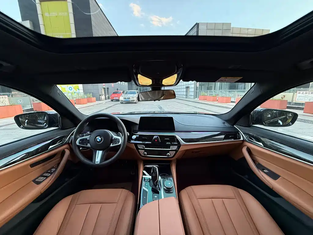 BMW 5 Series — миниатюра 5