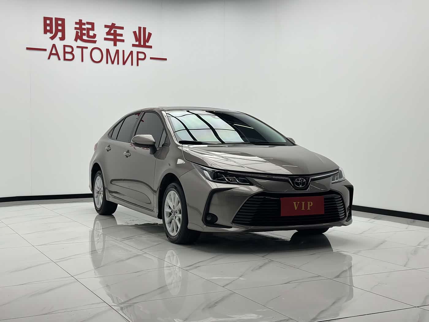 Toyota Corolla 1.2 л 2023 г. Серебристо-серый, пробег 13000 км