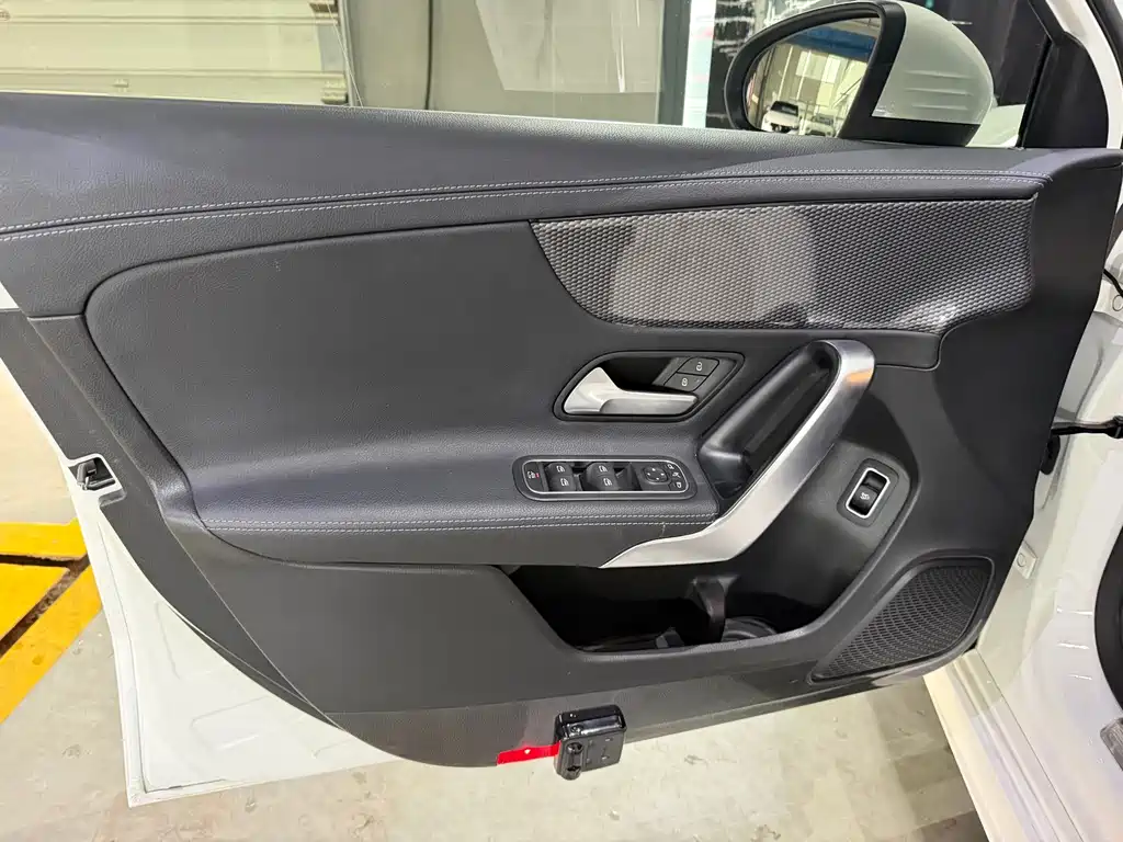 Mercedes-Benz A-Class — миниатюра 8