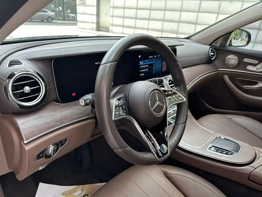 Mercedes-Benz E-Class — миниатюра 22