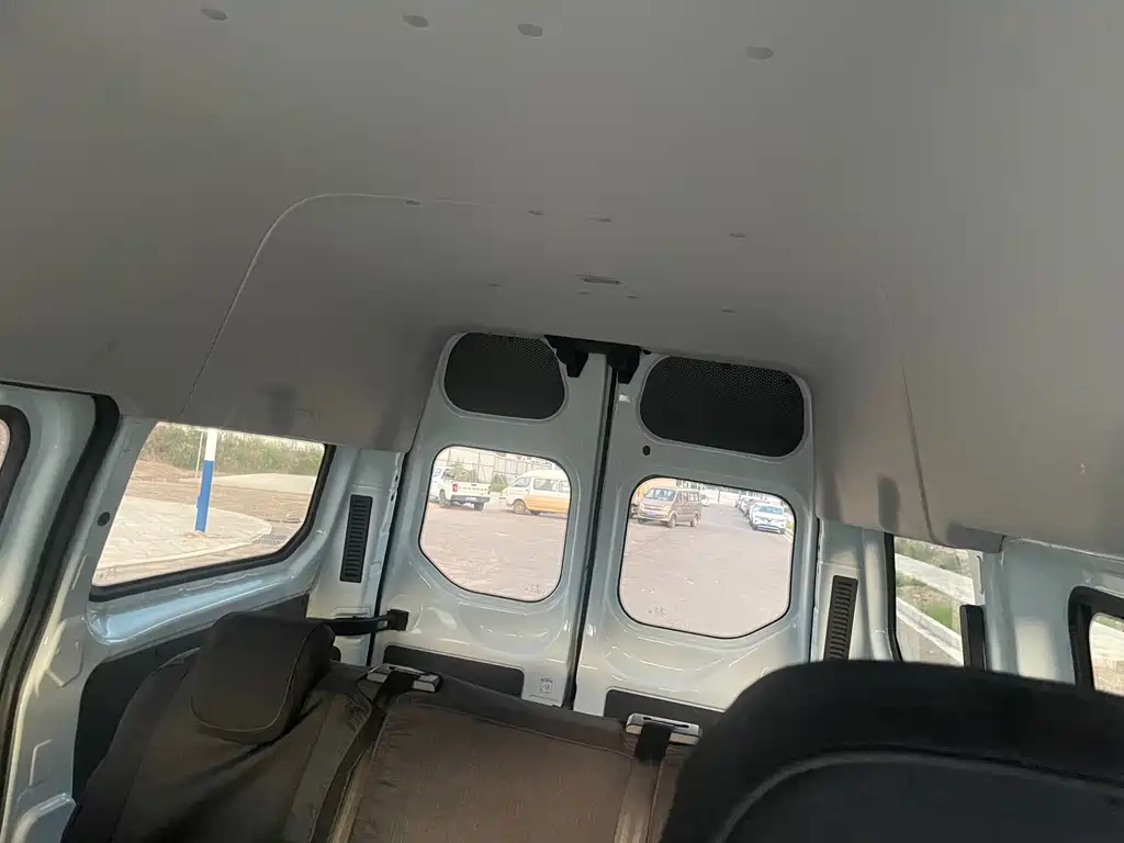 Ford Transit — миниатюра 10