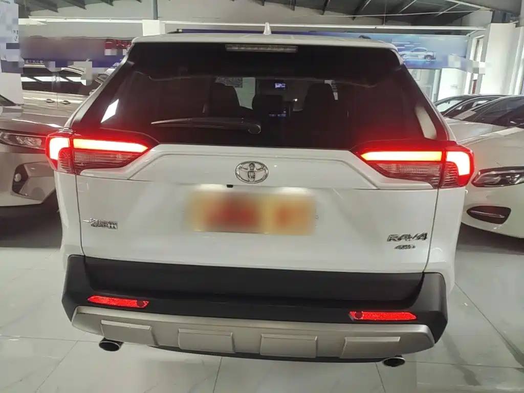 Toyota RAV4 — миниатюра 6