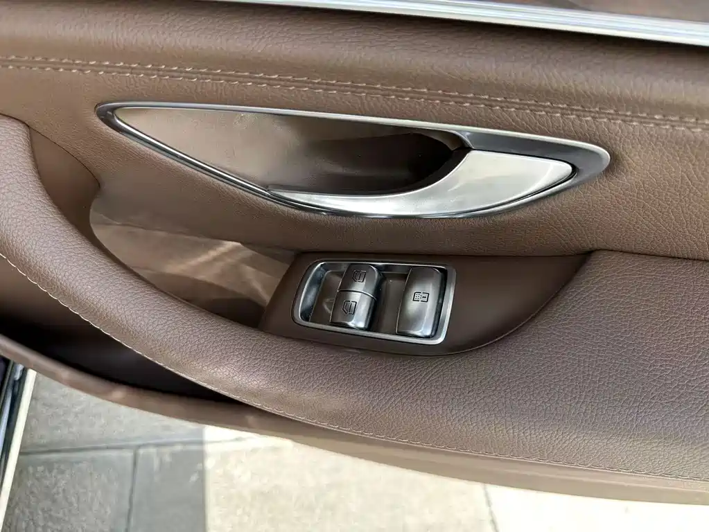 Mercedes-Benz E-Class — миниатюра 38