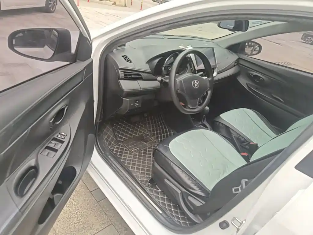Toyota Yaris L — миниатюра 16