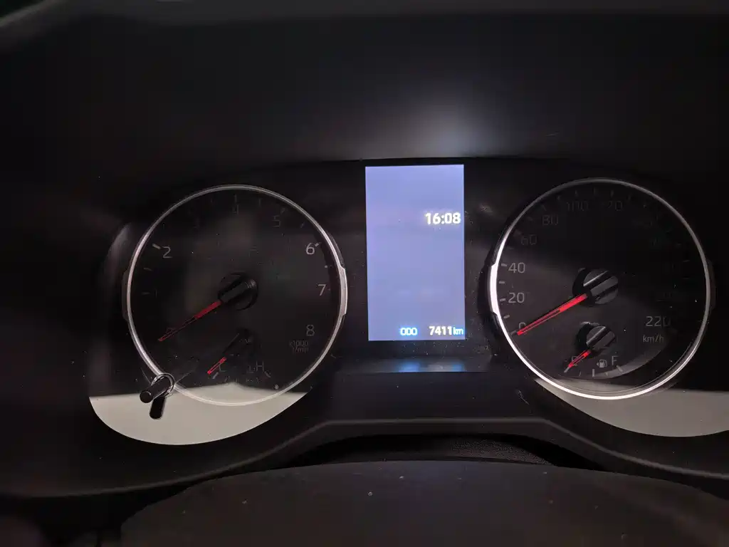 Toyota RAV4 — миниатюра 8