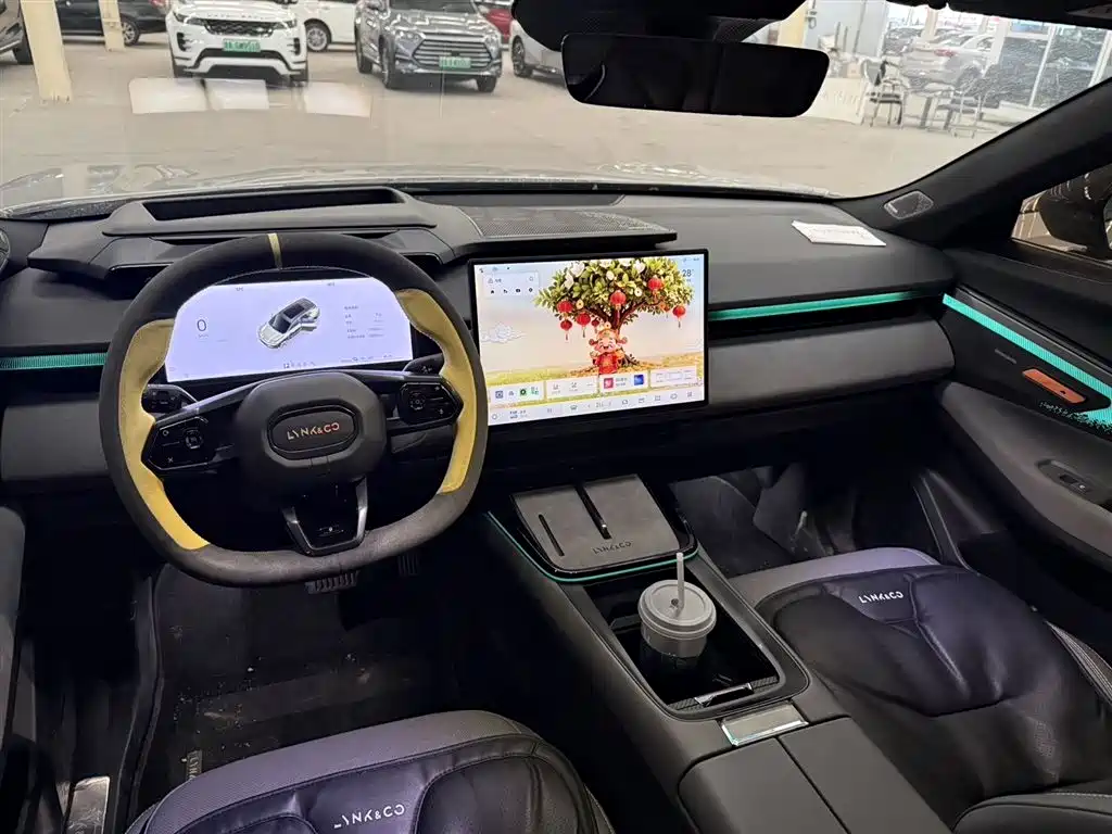 Lynk & Co 08 EM-P 2025 220km Halo