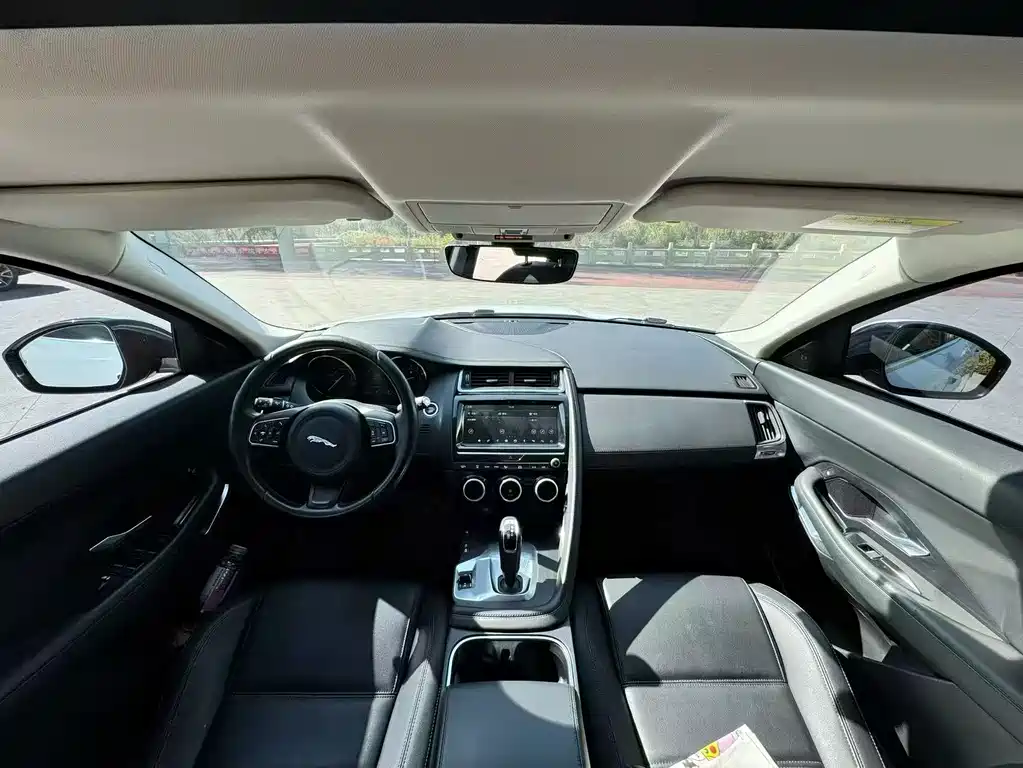Jaguar E-PACE — миниатюра 5
