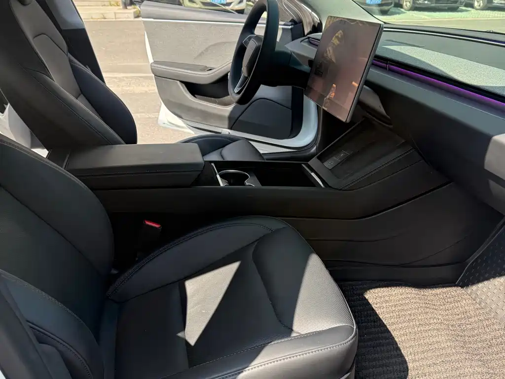 Tesla Model 3 — миниатюра 15