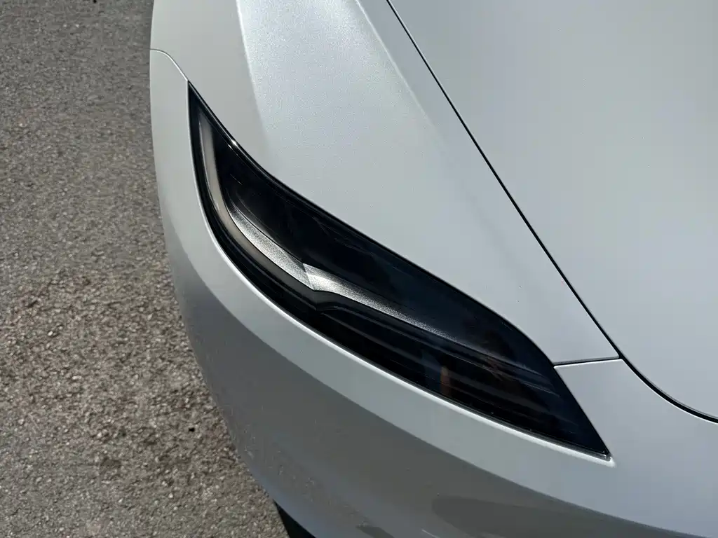 Tesla Model 3 — миниатюра 17