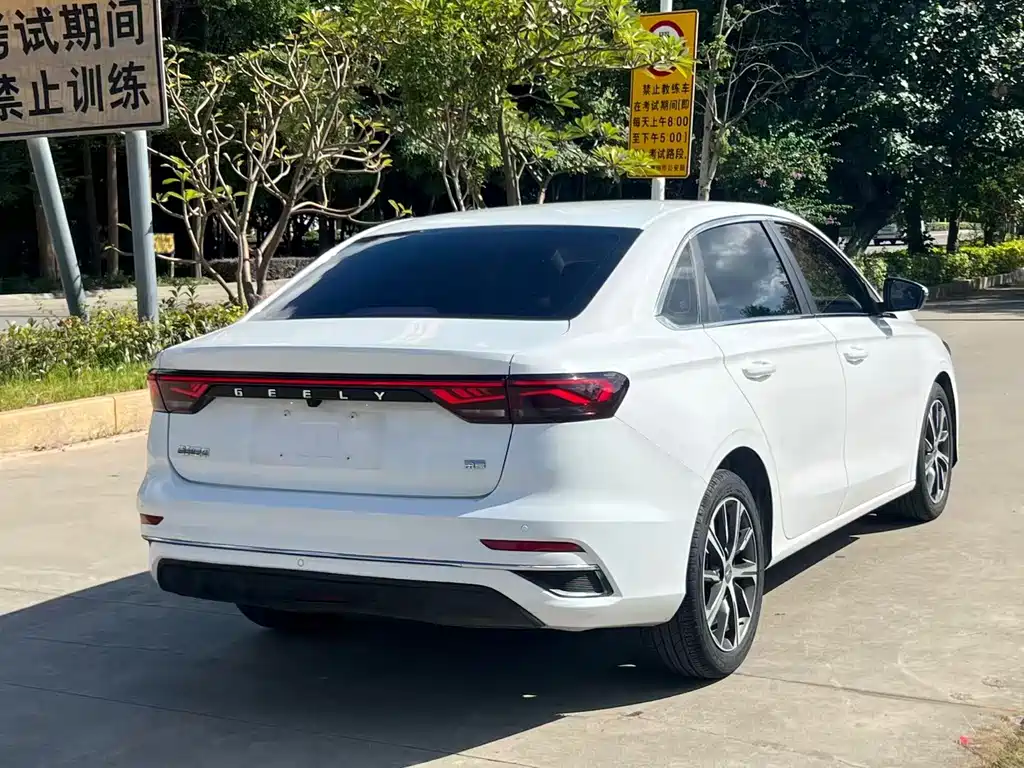 Geely Emgrand — миниатюра 9