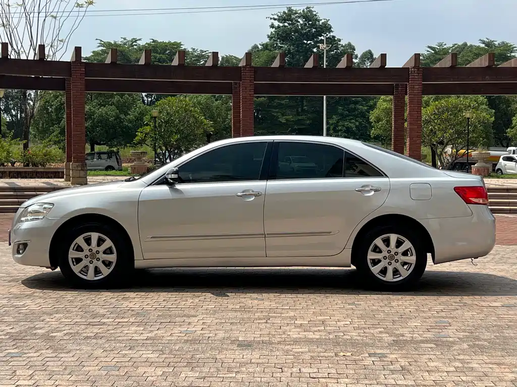 Toyota Camry — миниатюра 15