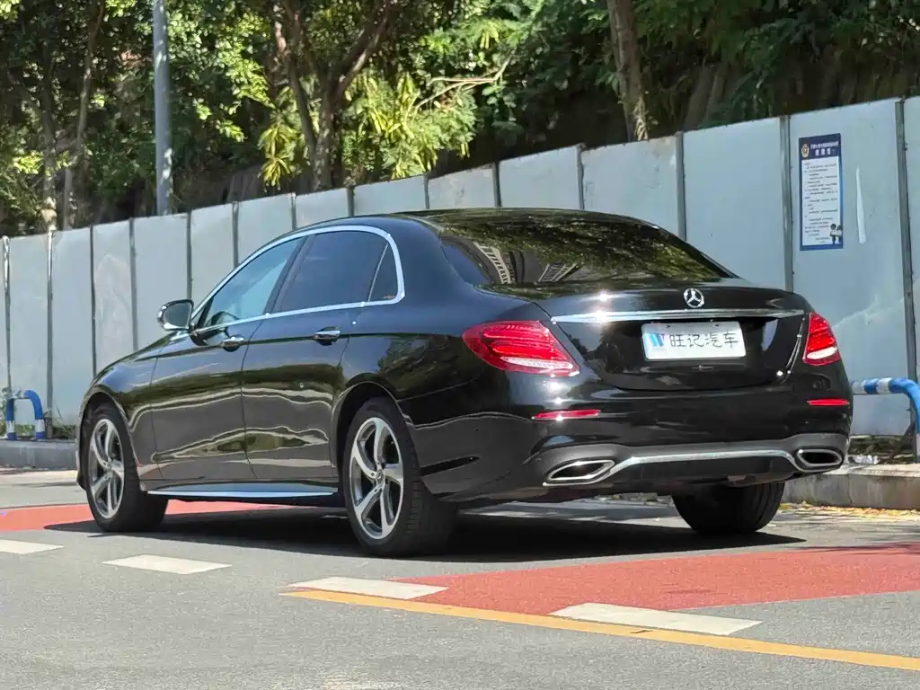 Mercedes-Benz E-Class — миниатюра 8