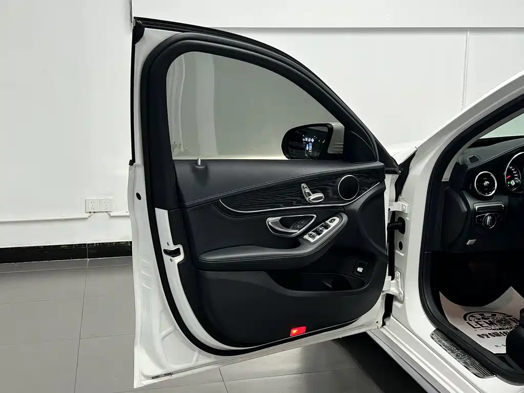 Mercedes-Benz C-Class — миниатюра 18