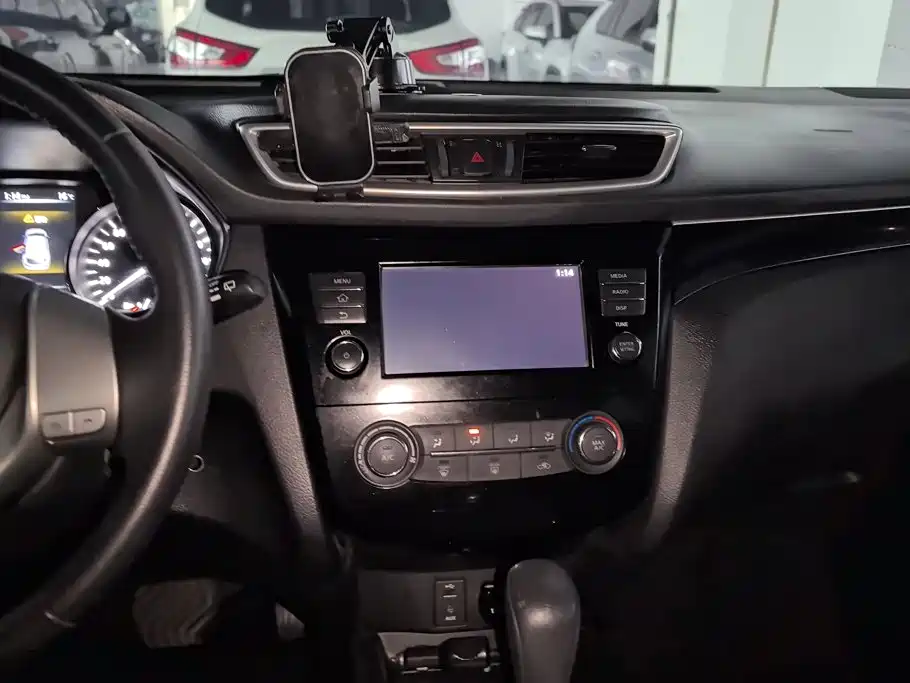 Nissan Qashqai — миниатюра 13