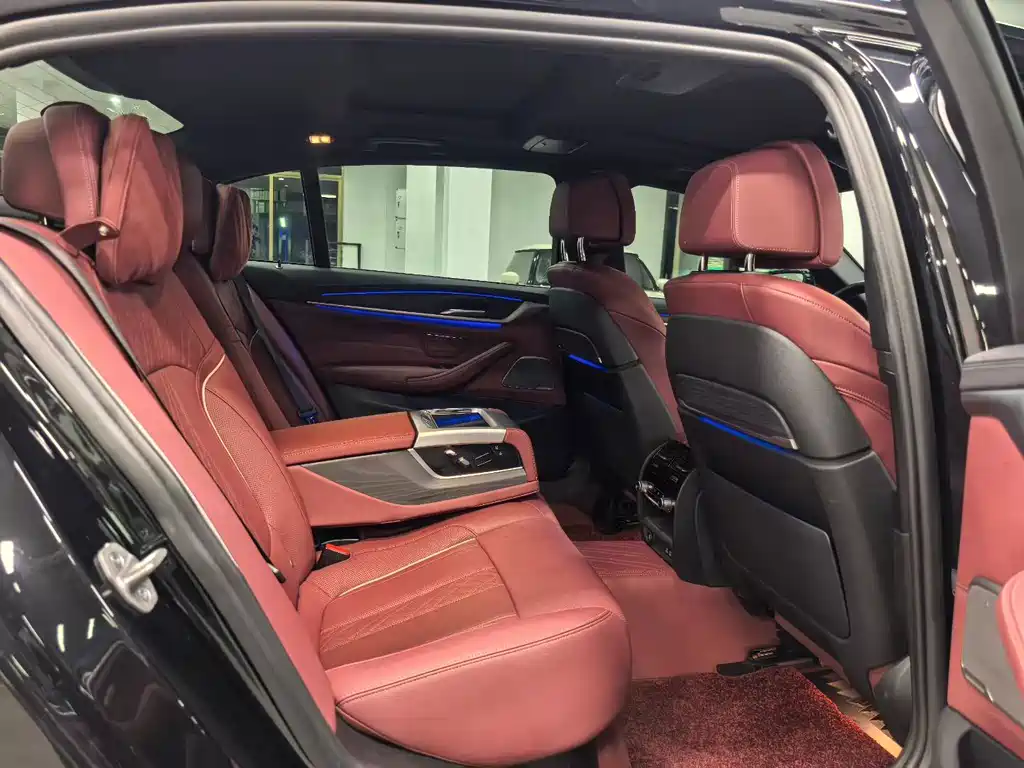 BMW 5 Series — миниатюра 12