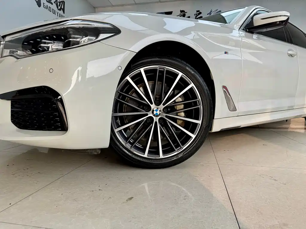 BMW 5 Series — миниатюра 21