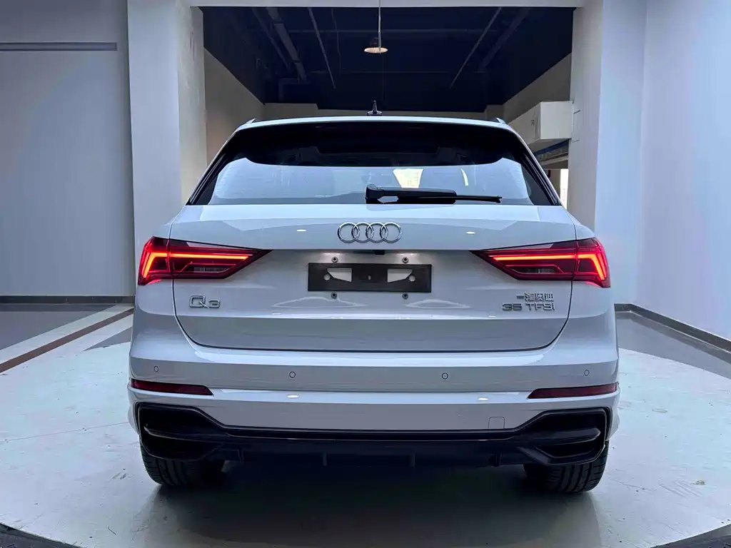 Audi Q3 2023 35 TFSI Fashion (1.4T)