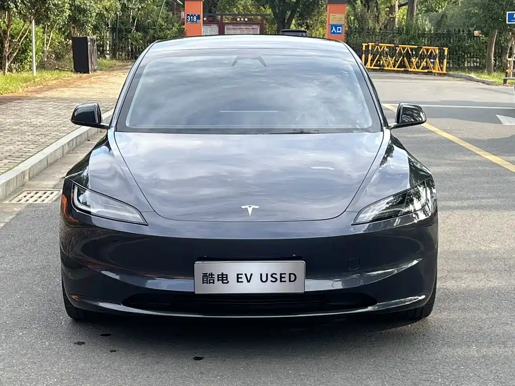 Tesla Model 3 — миниатюра 3