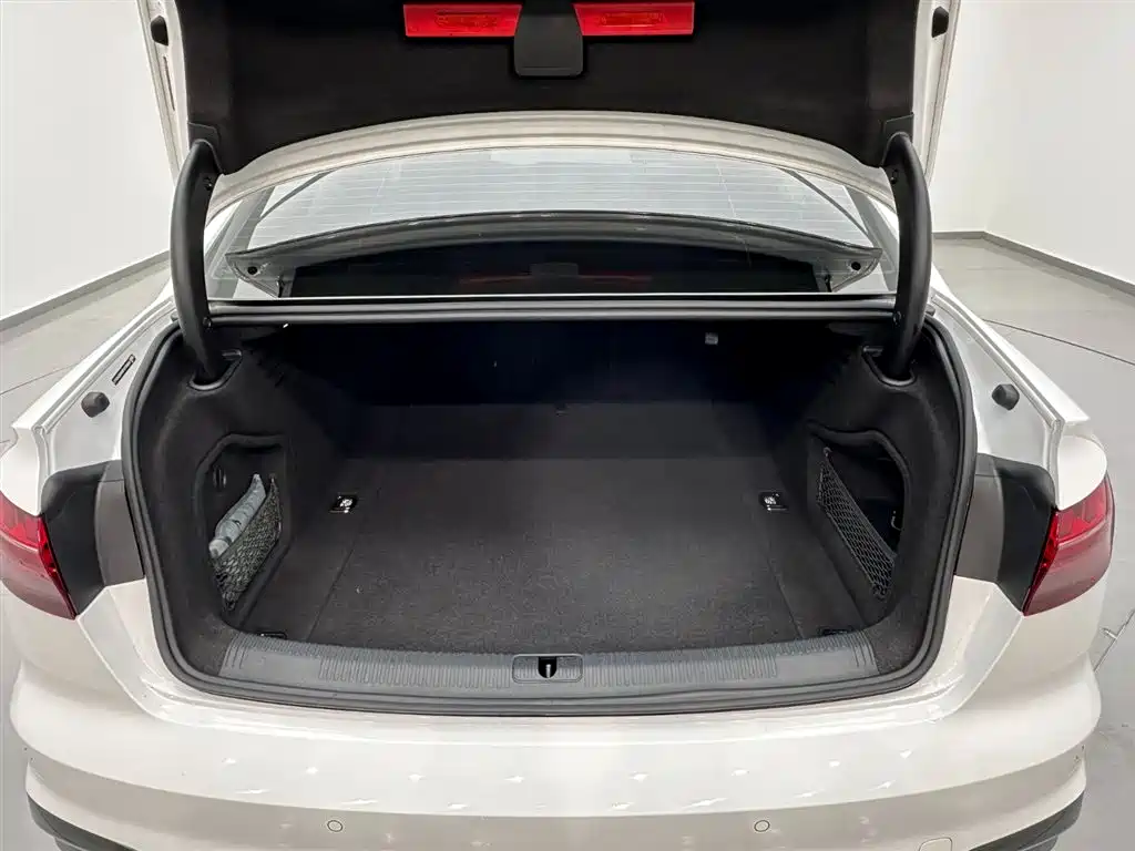 Audi A4L id 4669288 из Китая 24