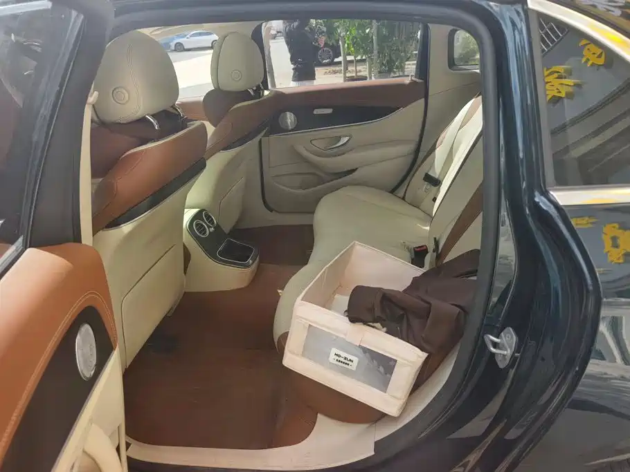 Mercedes-Benz E-Class — миниатюра 11