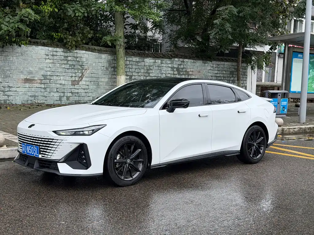 2023 Changan UNI-V - zdjęcie 1 z 10