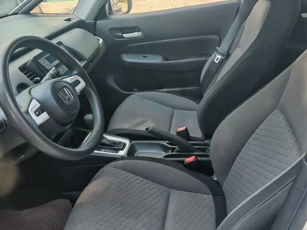 Honda Fit — миниатюра 5