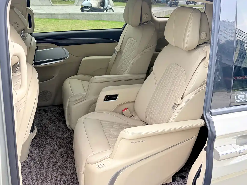 Buick GL8 — миниатюра 8