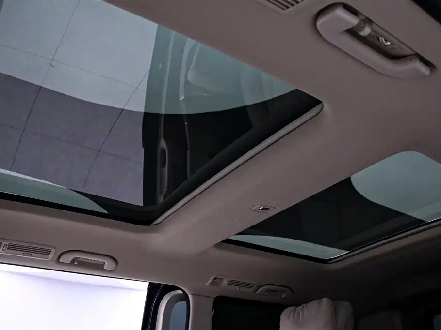 MERCEDES-BENZ V CLASS