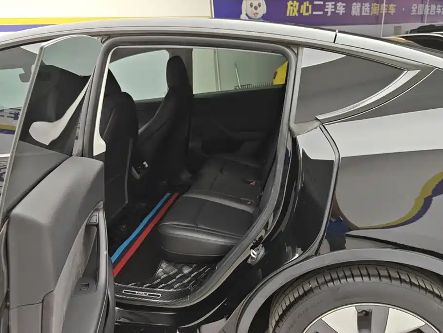 Tesla Model Y — миниатюра 11