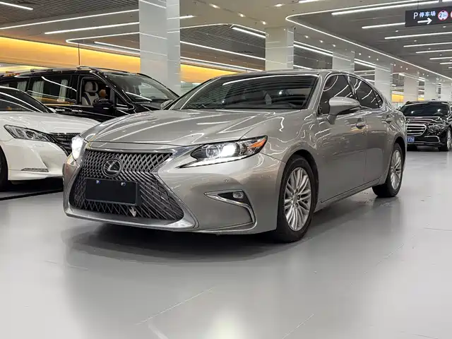 LEXUS  ES 2018