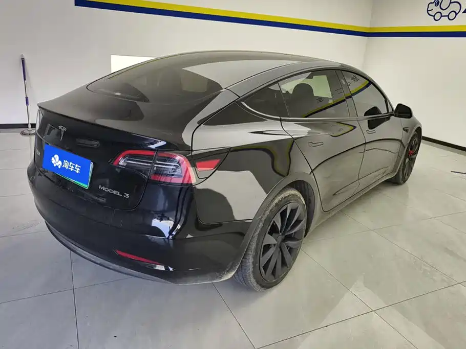 Tesla Model 3 — миниатюра 3