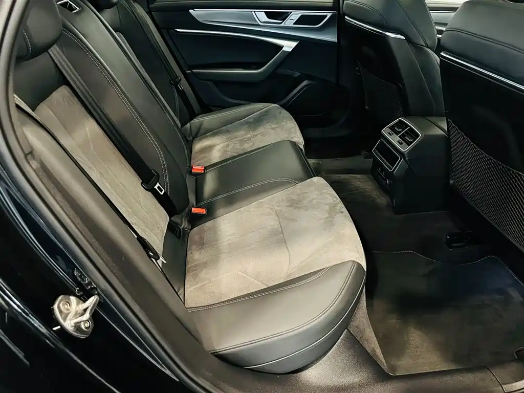 Audi A6L 2023 40 TFSI Luxury