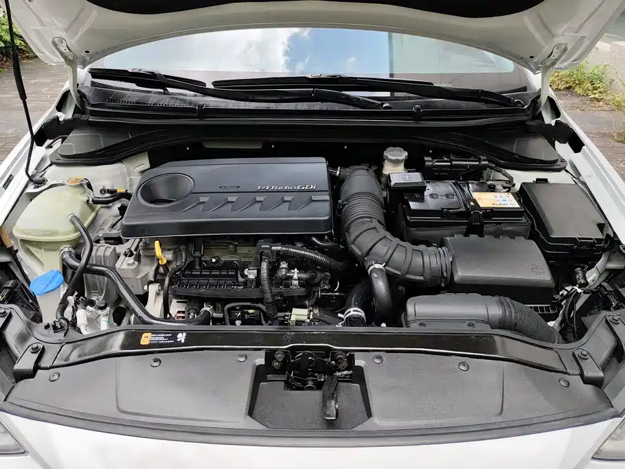 Hyundai Elantra — миниатюра 10