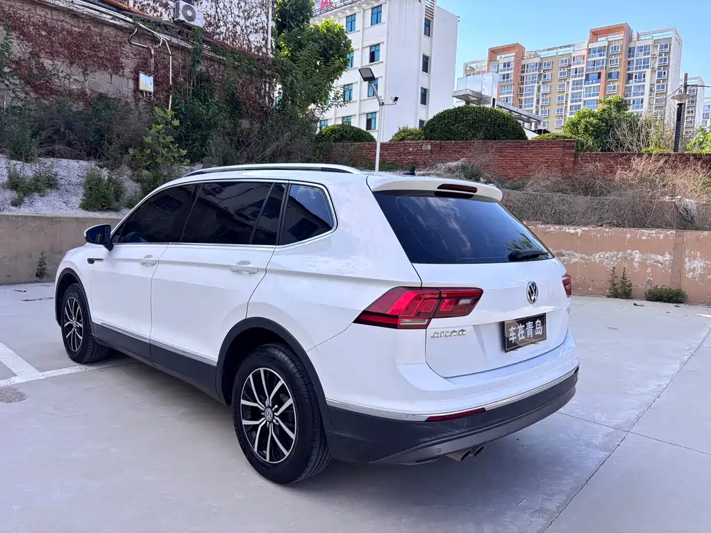 Volkswagen Tiguan L L 2018 330TSI AT Luxury