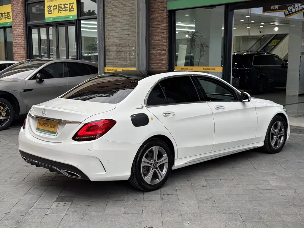 Mercedes-Benz C-Class — миниатюра 7