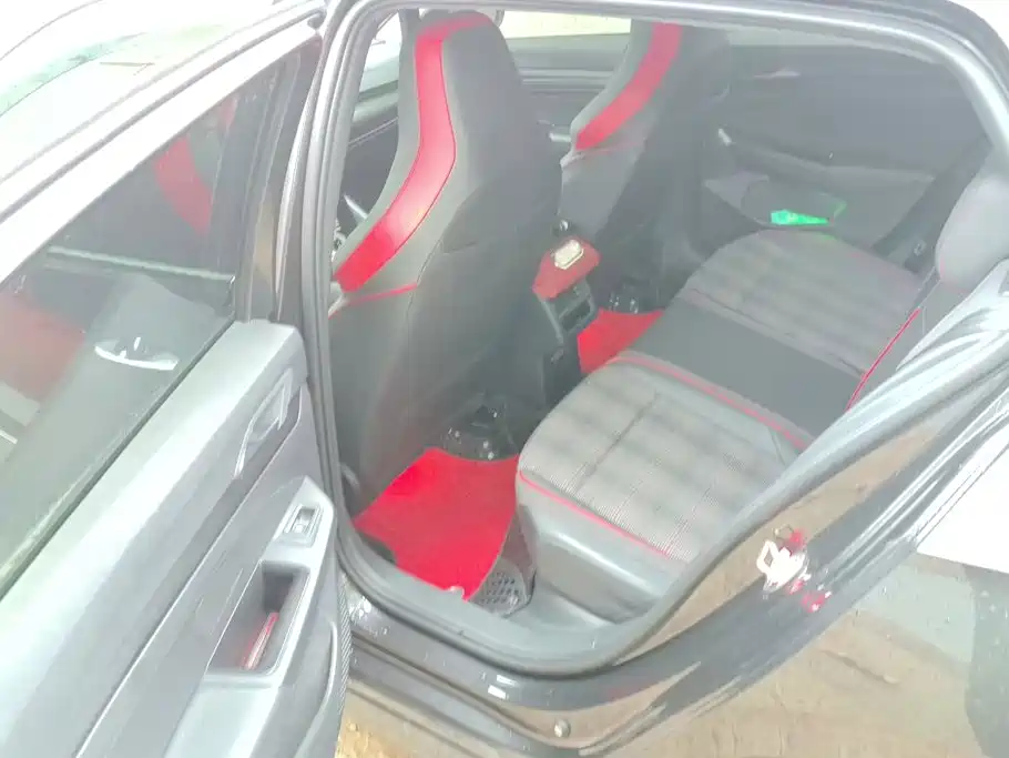 Volkswagen Golf GTI — миниатюра 11