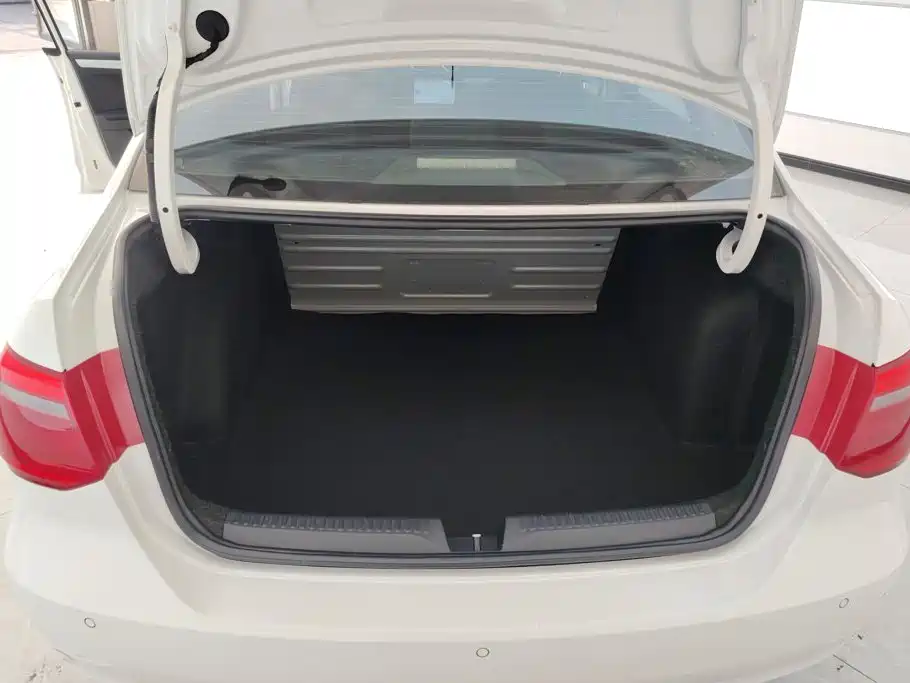 Volkswagen Jetta — миниатюра 4