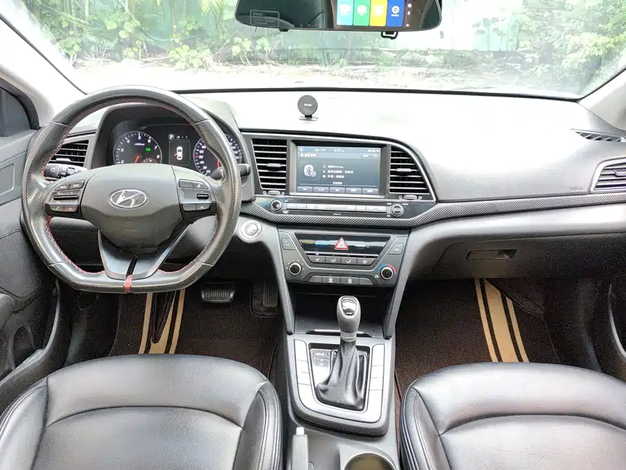 Hyundai Elantra — миниатюра 12